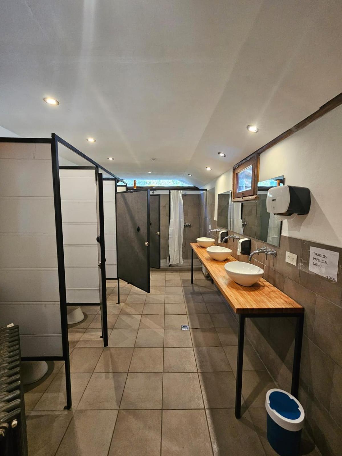 Hostel Capsula Refugio Oeste Сан Карлос де Барилоче Екстериор снимка